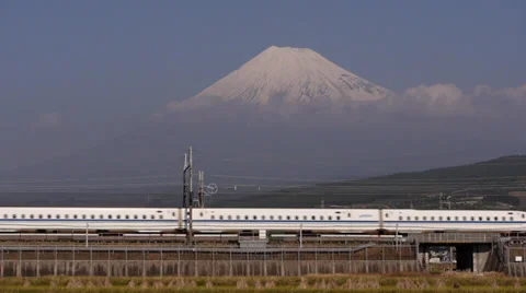 Shinkansen Train Passes Mount Fuji Eastbound 免费库存影片 32849733
