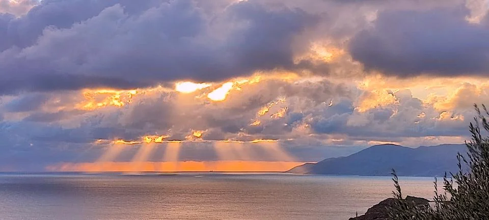 Shinning Between the Clouds Foto stock