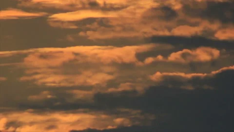 Shiny clouds in dusk Video stock 85805949