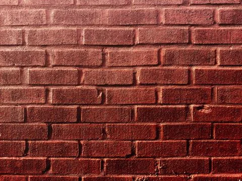 Shiny wet red painted stone brick wall alley warehouse chimney stack house Foto stock