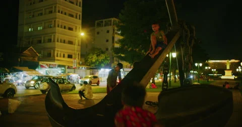 Ship Anchor Statue Along The Tonle Sap River At Night In Phnom Penh, Cambodia Stock Footage 151155823
