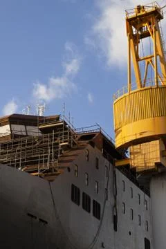 Ship and crane in the shipyard Foto stock