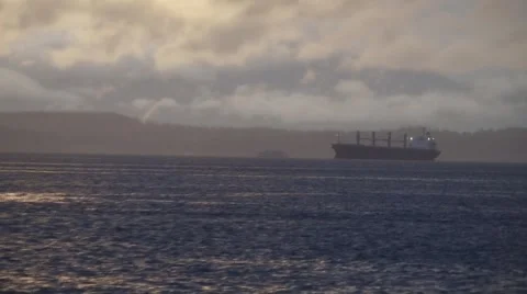 Ship in Bay Vídeos de archivo 6618654
