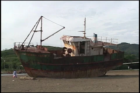 Ship on Beach 스톡 동영상 4875555