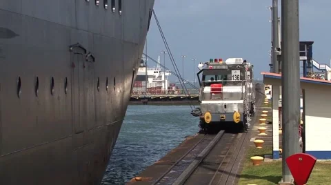 Ship being pulled through panama canal Video stock 52396900