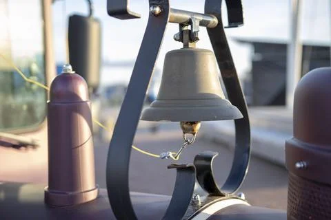 Ship Bell with Rope on Deck Foto stock