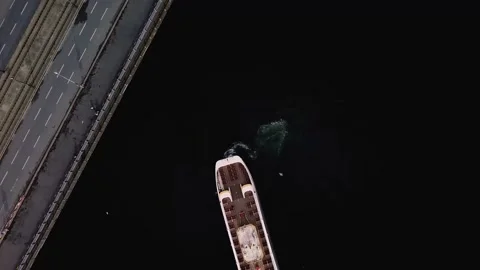 Ship berthing at the port Video stock 147127392