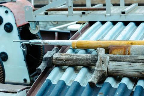Ship deck tools on corrugated metal surface with wooden and metal elements 库存照片