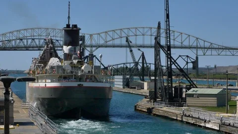 Ship Departs Soo Locks Vidéo 95210149