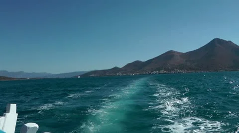 Ship departs to Spinalonga Island Stockbeeldmateriaal 8974432