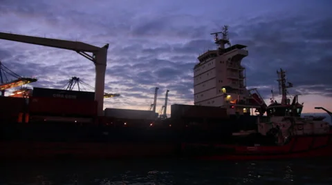 Ship entering Freeport  at dusk 2 Vidéo 40351534