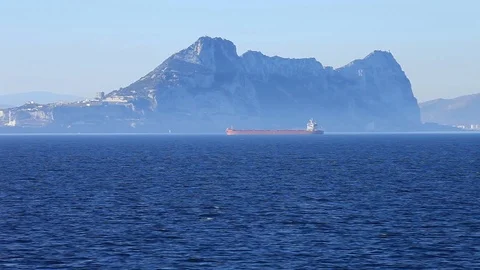 Ship in the Gibraltar Strait 스톡 동영상 105222334