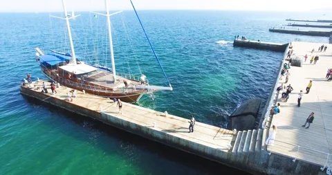The ship joins the port. Video stock 90802924