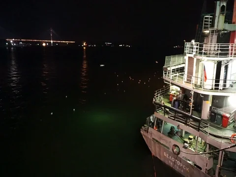 The ship in the night port Vídeo Stock 79408411