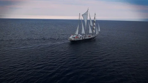 Ship On The Ocean 動画素材 91927941