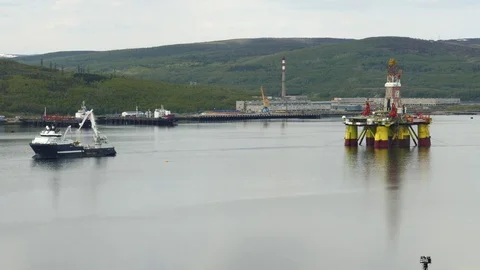 The ship "Olympic Zeus" and the drilling platform COSL in the Kola Bay. 스톡 동영상 80799083