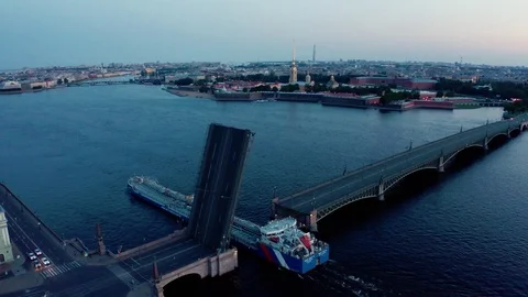 Ship passes through a bridge in St. Petersburg 스톡 동영상 120011853