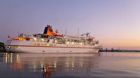 Ship on the port at sunset 스톡 동영상 42934282