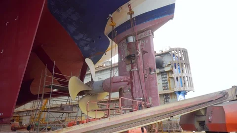 Ship propellers during drydock renovation 库存影片 105805232