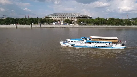 Ship On The River 動画素材 91784539