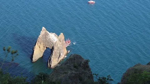 Ship sailing through the golden gate of Karadag Crimea 库存影片 317237427