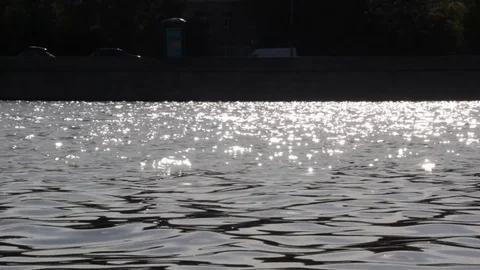 The ship sails along Sunny river 库存影片 70362529