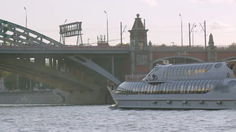 The ship sails in the city river under the bridge Video stock 164058205