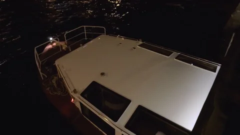 Ship sails at night on the river Vidéo 108305672