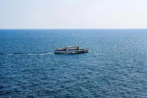 The ship sails on the sea Foto stock