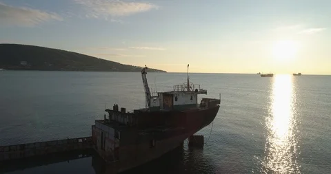 The ship sank 動画素材 102080480