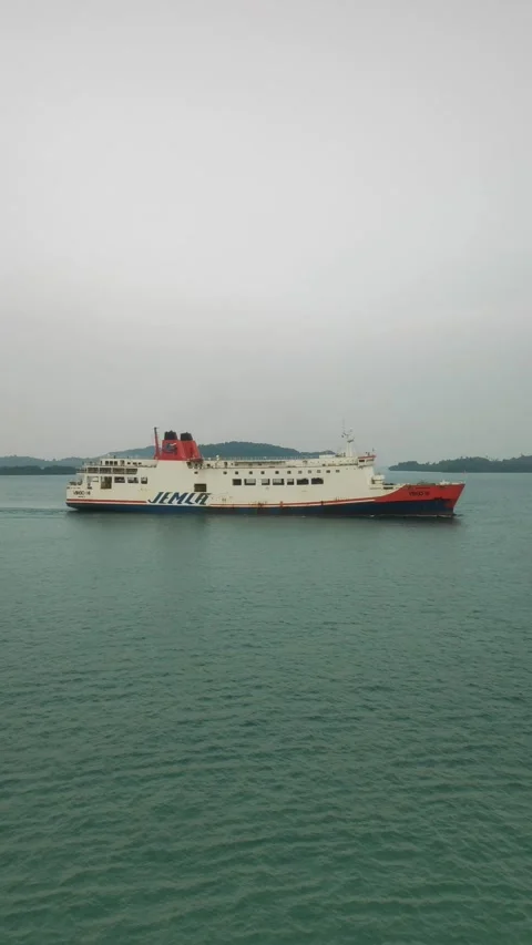 Ship on the sea portrait Stock-Footage 242678468