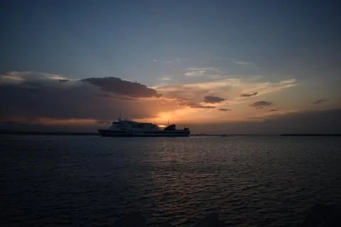 Ship with sunset Stockfoto's