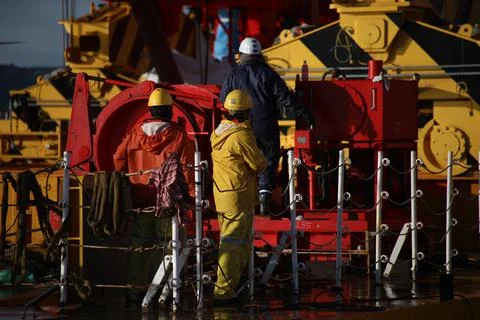 Ship' workers operating Foto stock