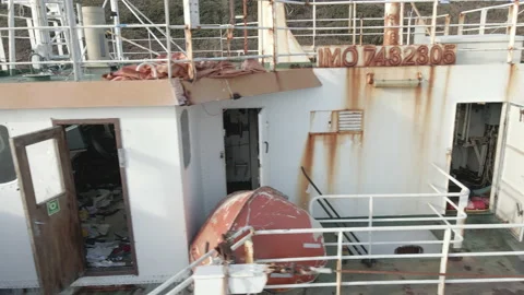 Ship Wreck Orbit 스톡 동영상 153058308