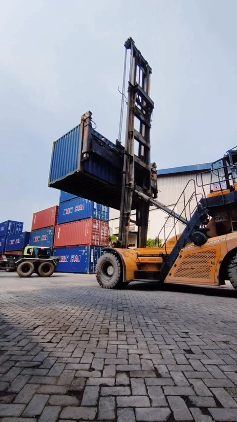 Shipping containers lifting, View of a side Stock Footage 312021572