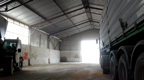 Shipping corn, more sequences in one video Video stock 35175209