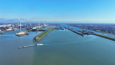 Shipping traffic at a large lock complex in Europe 動画素材 332110568