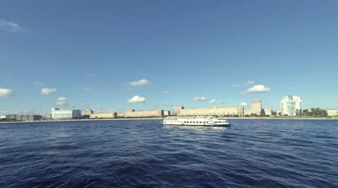 Shipping traffic on the river Vídeos de archivo 52597525