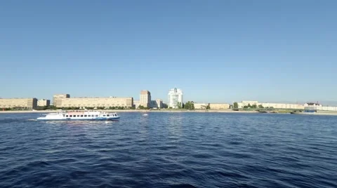 Shipping traffic on the river Vídeos de archivo 52598183