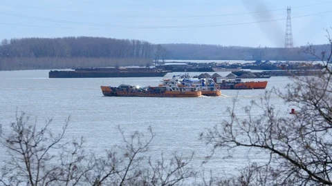 Ships Crossing The River 库存影片 88369422