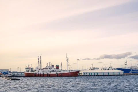 Ships by the docks Foto stock