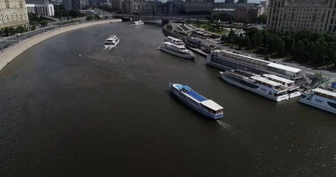 Ships on the Moscow river Stock Footage 92425343