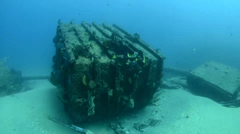 Shipwreck and divers Stock Footage 33850903