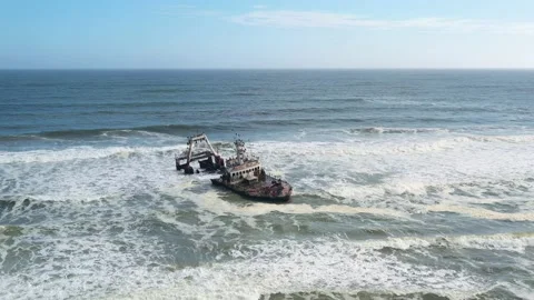 The shipwreck in the Atlantic ocean Video stock 157557591