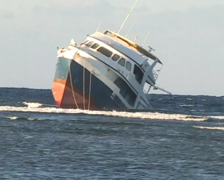  shipwreck ion the reef Stockbeeldmateriaal 458706
