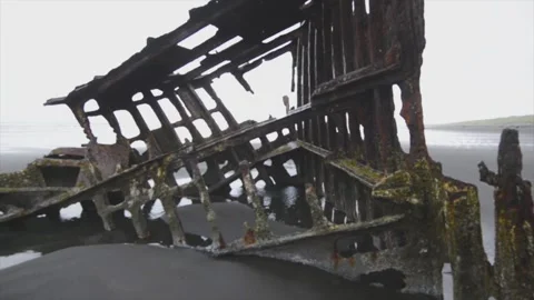 Shipwreck of the Peter Iredale at Clatsop Spit on the Oregon coast. Stock Footage 150979076