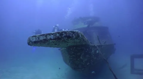 Shipwreck with scuba divers Video stock 10565178