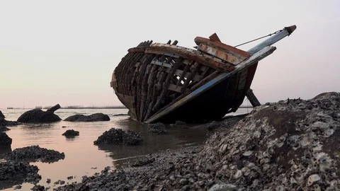 Shipwreck on sunset, Dolly shot. Video stock 92979249