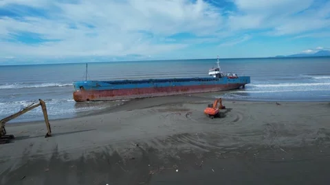 Shipwreck at Sunset Symbolizing the Turning Back and Failure of Outdated 스톡 동영상 331142243