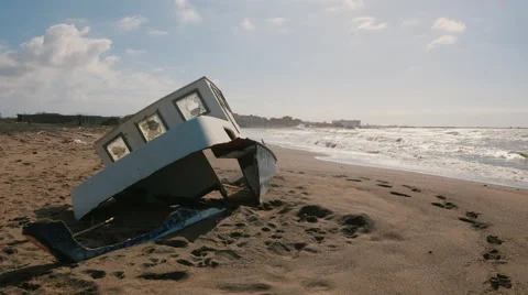 Shipwrecked boat on the beach Video stock 61911081